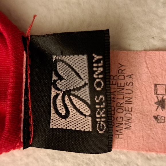 Red decorative tshirt in size Large - Picture 5 of 5